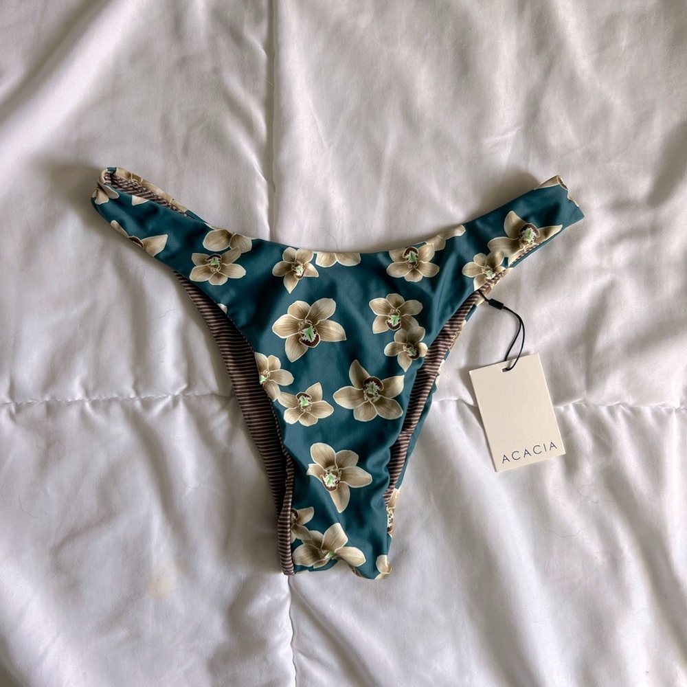ACACIA NWT BOBBI BOTTOM SIZE LARGE